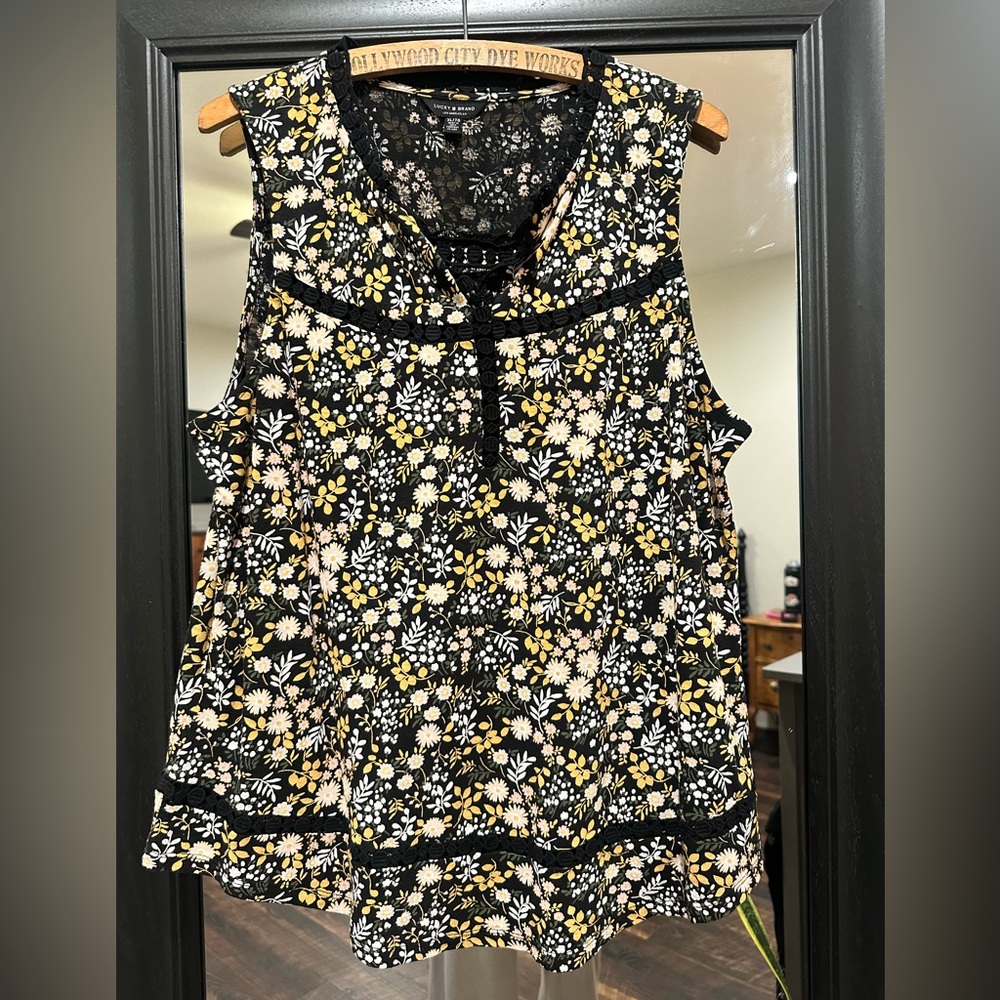 Lucky Brand Black Floral Lace-Trim Tank with Yellow & White Flowers